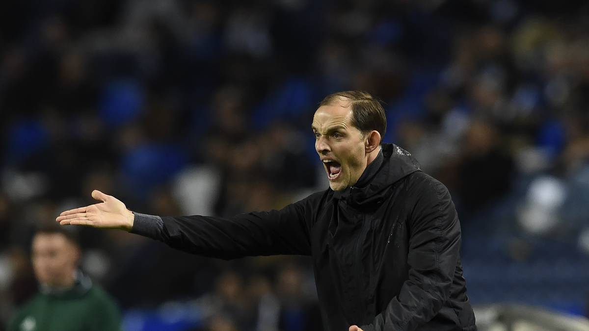 Dennoch scheint er nicht zufrieden. Das lässt sich zumindest an Gestik und Mimik ablesen