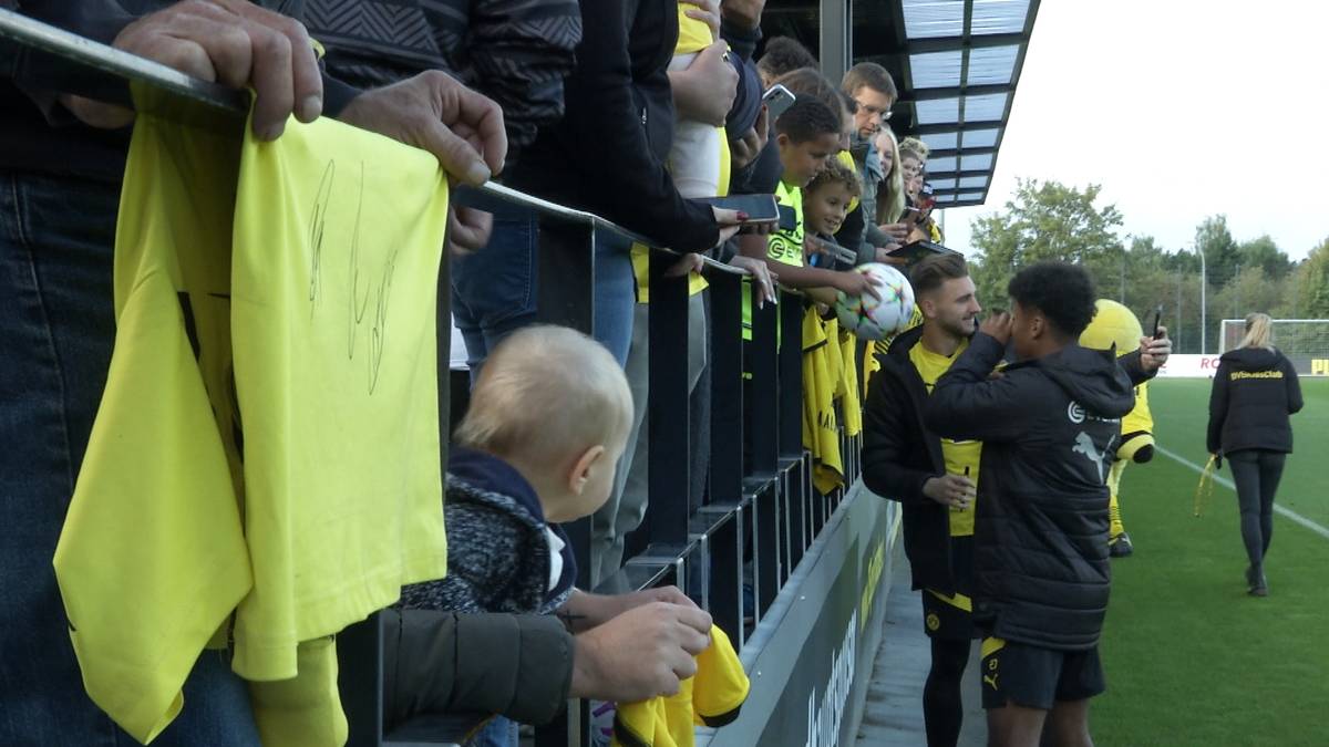 Borussia Dortmund konnte endlich wieder einen Derbysieg vor den Fans feiern. Kein Wunder also, dass beim ersten Training danach die Stimmung bei allen gut war.
