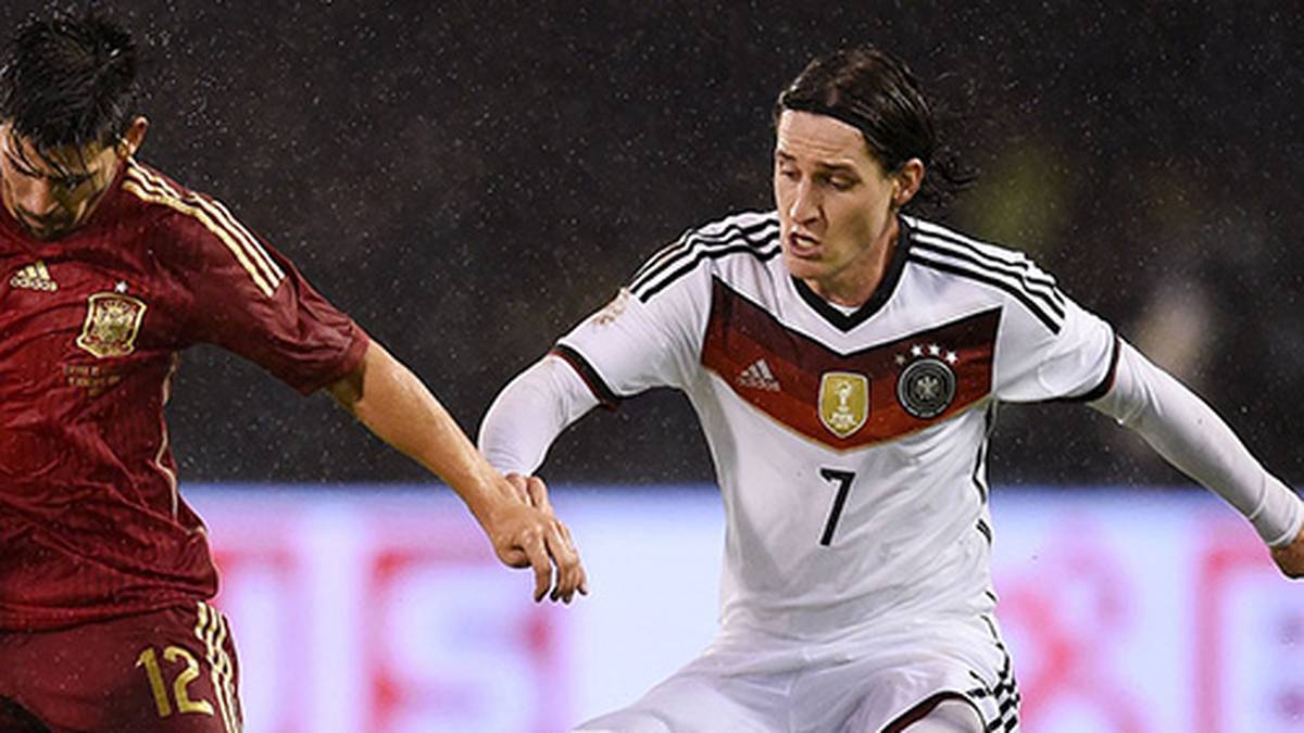 SEBASTIAN RUDY: Einer der auffälligsten bei Deustchland. Der technisch versierte Isco bereitet dem Hoffenheimer zwar das eine oder andere Mal Probleme. Doch dieser macht nicht nur mit einem guten Distanzschuss in der 33. Minute auf sich aufmerksam. Nach vorne sehr. Ein mutiger Auftritt. SPORT1-Note: 3