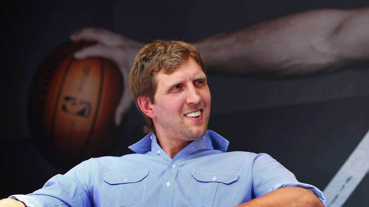 Mitspieler veralbern Dirk Nowitzki