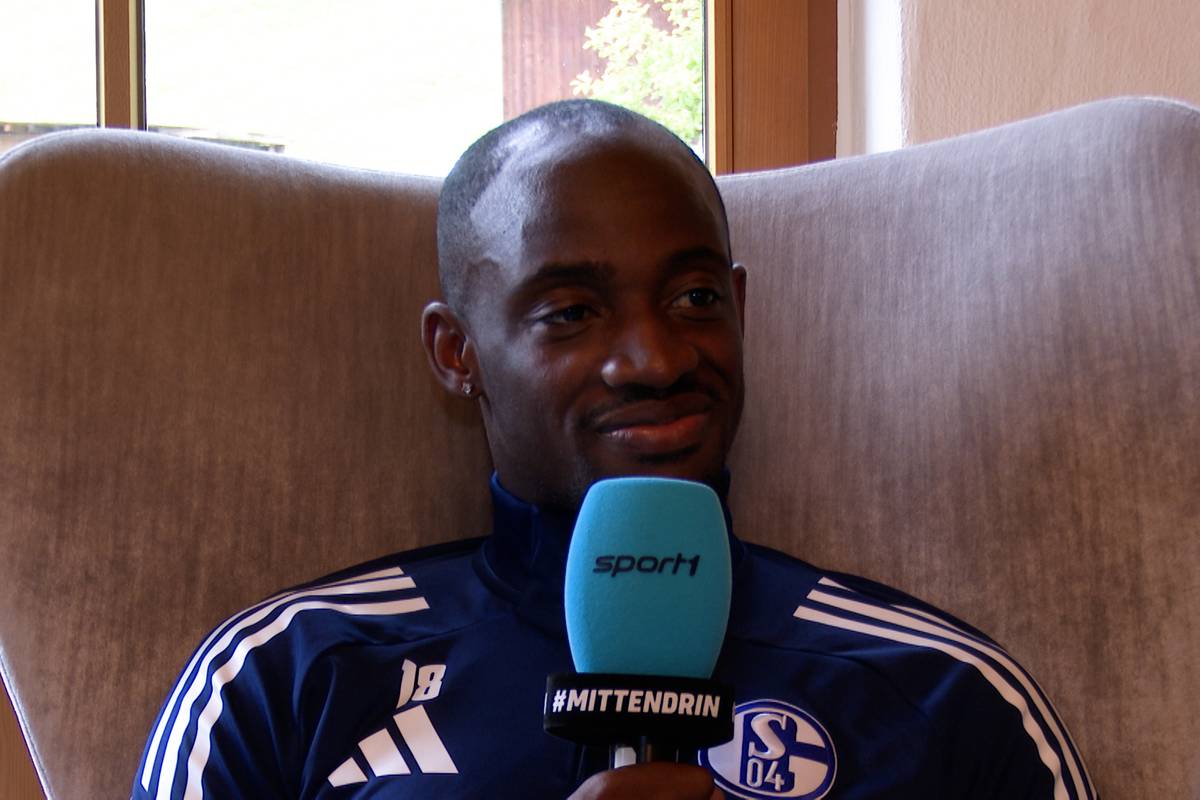 Christopher Antwi-Adjei des FC Schalke 04 äußert sich zu seinen Ausfällen in der vergangenen Saison und zu aktuellen Verletzungen in der Mannschaft.