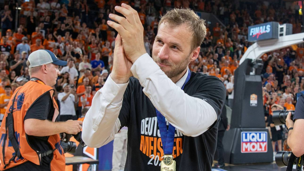 Meister-Trainer steigt verspätet ein