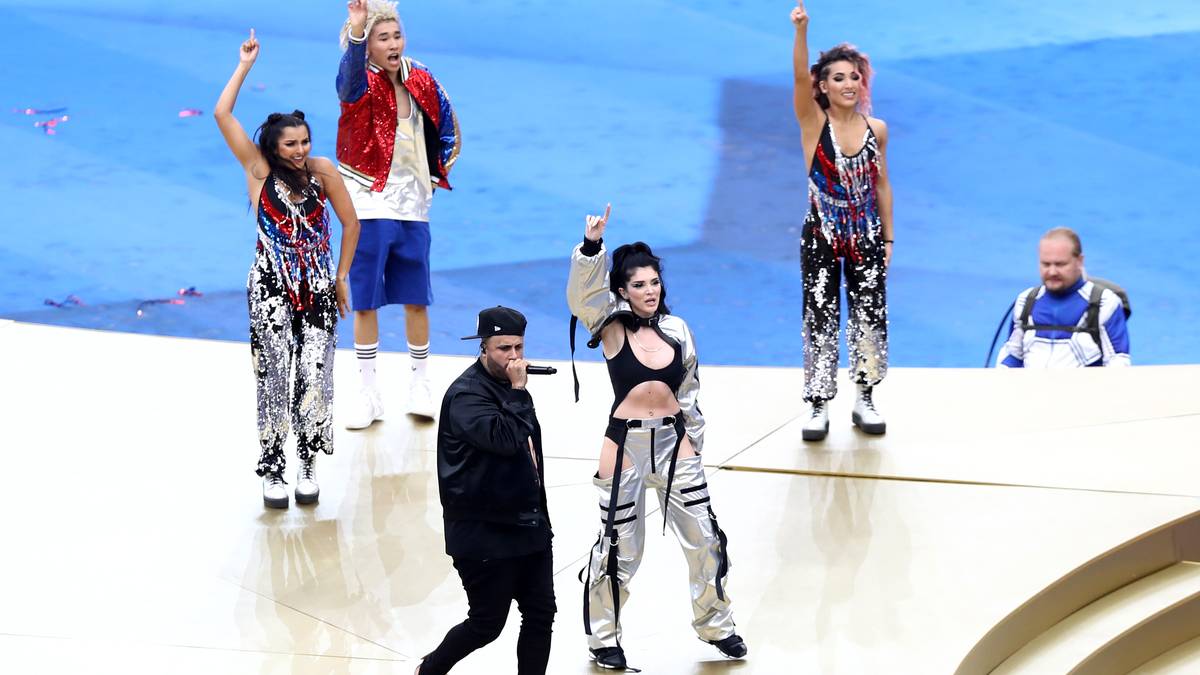 Dort performen Reggaeton-Sänger Nicky Jam und die kosovarische Sängerin Era Istrefi den offiziellen WM-Song "Live it up"