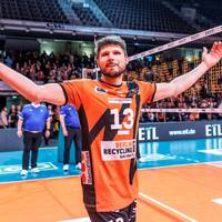 Volleyball-Pokalsieger Berlin Recycling verlängert den Vertrag mit Nationalspieler Ruben Schott 