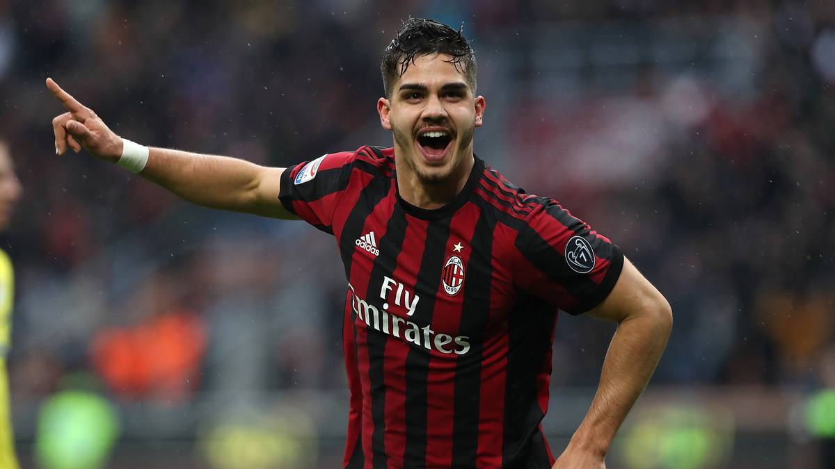 ANDRE SILVA: Der Angreifer des AC Mailand steht offenbar auf Schnapszahlen. Er entschied sich für die 69, um Neuzugang Gonzalo Higuain seine 9 zu überlassen