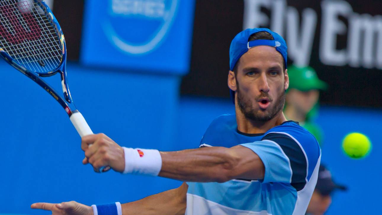 Auftaktsiege für Spanien und USA