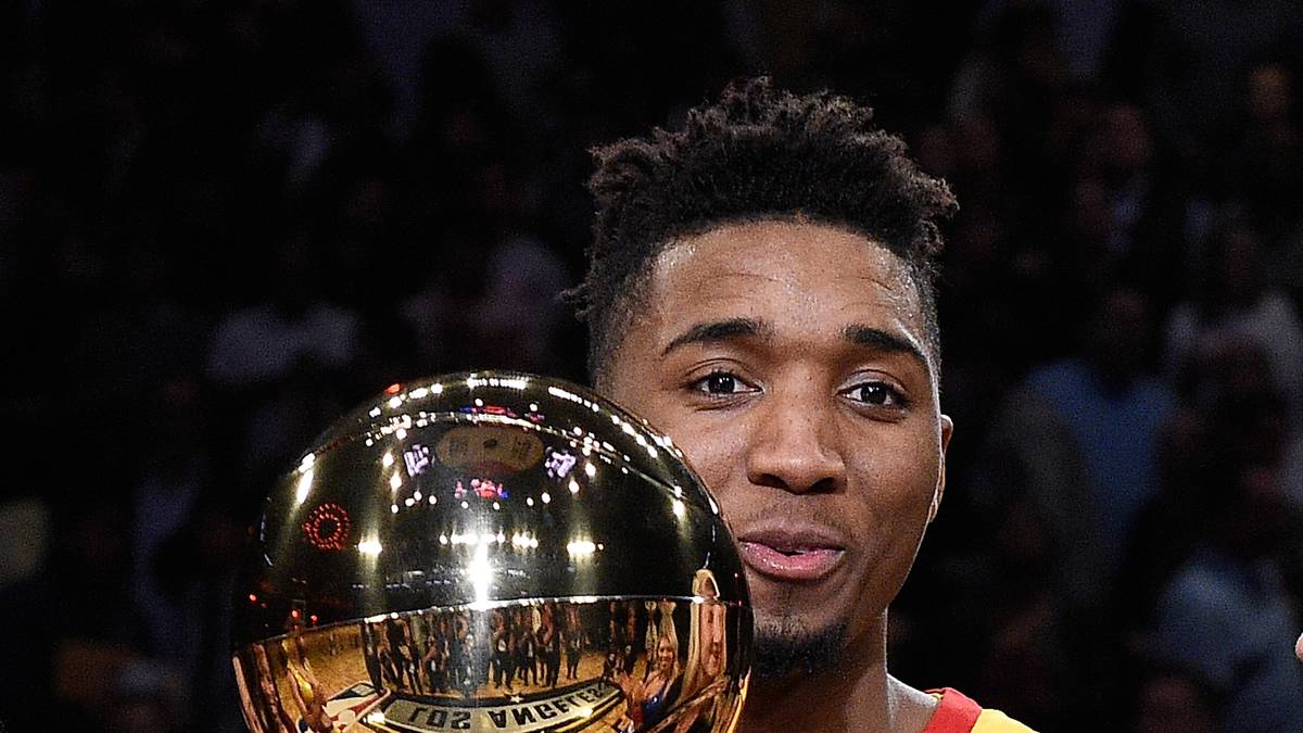 In Windeseile stieg er zum Leistungsträger auf, lieferte gleich zwei Spiele mit mehr als 40 Punkten ab und hat großen Anteil an der souveränen Playoff-Quali der Jazz. 20,5 Punkte im Schnitt sprechen eine deutliche Sprache. Obendrein gewann der 21-Jährige auch noch den Dunk-Contest beim All-Star Game und ist auch in der Postseason der Leader der Jazz