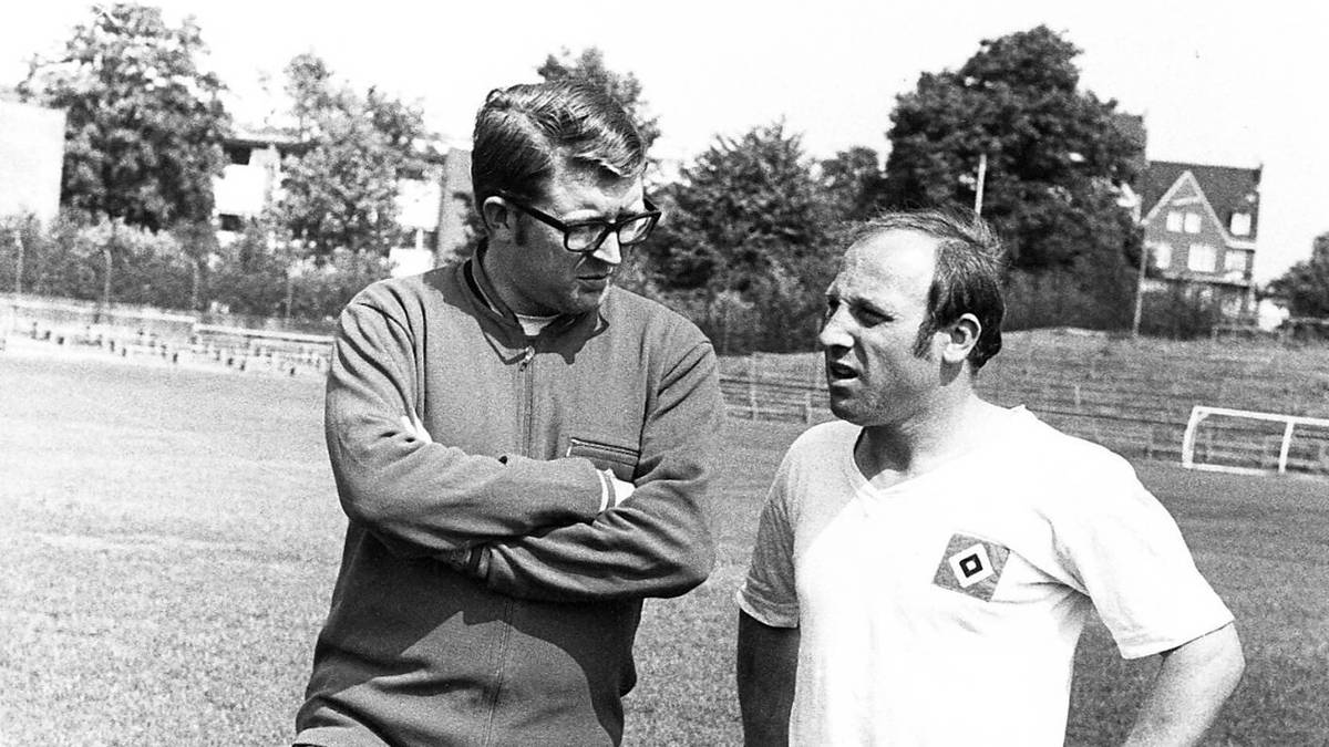 3. Klaus-Dieter Ochs (l.): Bundesliga-Debüt als Cheftrainer 1970 für den Hamburger SV mit 30 Jahren, neun Monaten und 15 Tagen