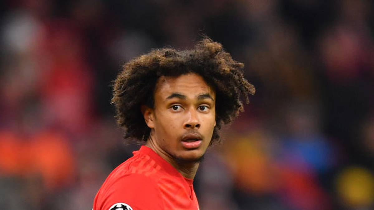 Während er bei den Profis nur Sekunden nach seinem Debüt traf, wartet er in der dritten Liga, bei Bayerns Amateuren, allerdings noch auf seine Torpremiere. In der Youth League erzielte Zirkzee vier Tore in drei Einsätzen. Kann er sich nun gleich bei den Profis durchbeißen?