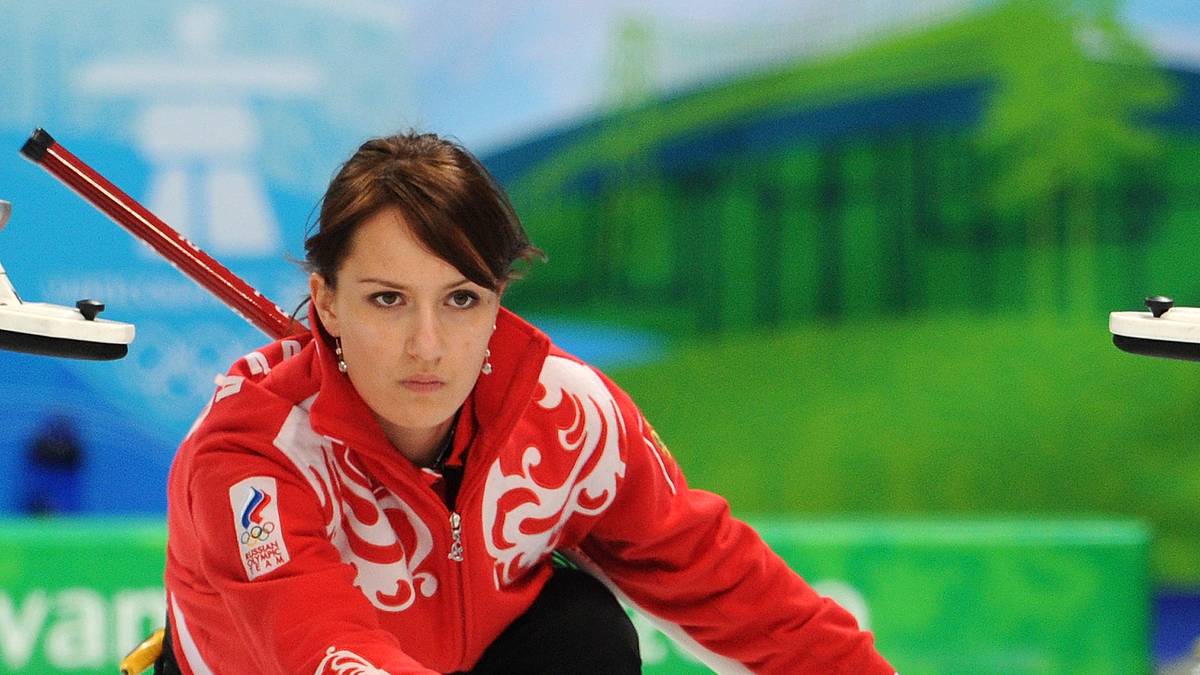 Anna Sidorova ist Skip der russischen Curlerinnen. 2014 und 2015 führt sie das Team zu WM-Silber