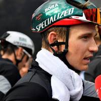 Der deutsche Radprofi Lennard Kämna kann vier Wochen nach seinem schweren Trainingsunfall das Krankenhaus auf Teneriffa verlassen. Das teilte sein Team Bora-hansgrohe mit. Der 27-Jährige werde noch am Mittwoch nach Hamburg ausgeflogen und dort weiter behandelt.
