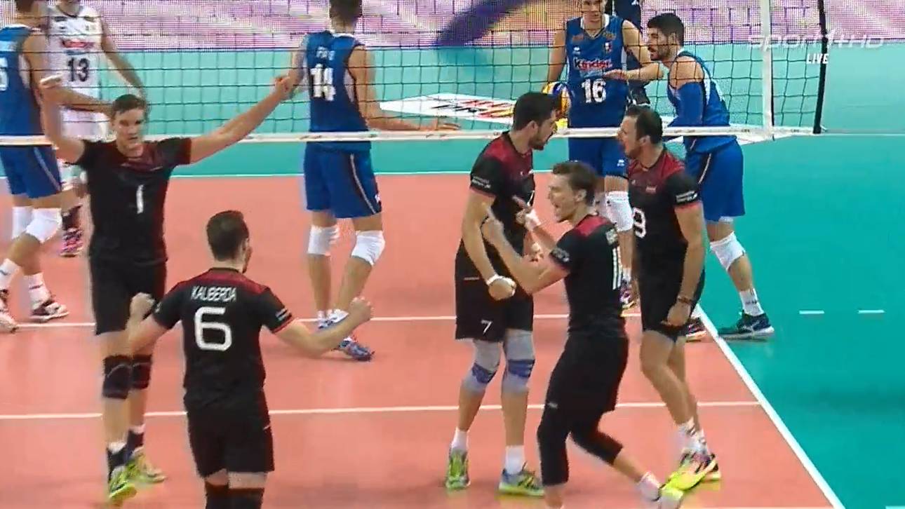 Volleyballer gewinnen Auftaktkrimi