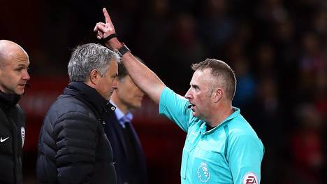 Jonathan Moss (r.) hat keine Scheu vor Manchester-United-Trainer Jose Mourinho