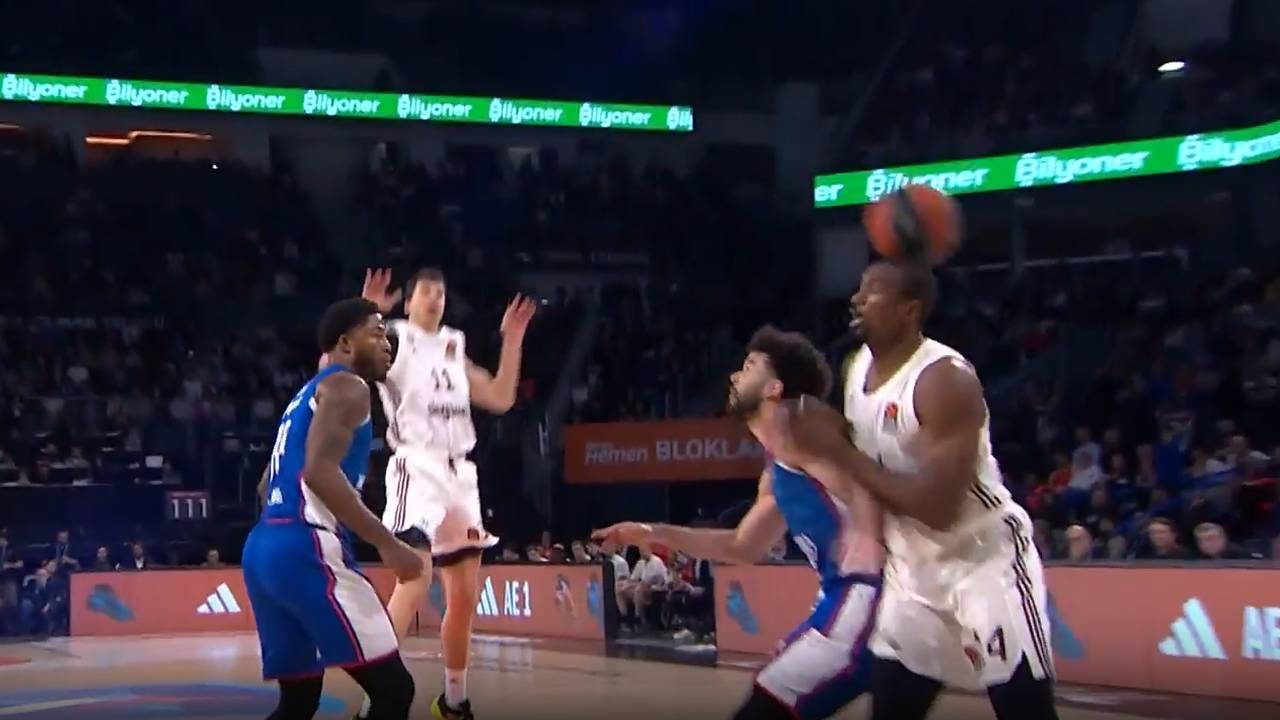 Anadolu Efes Istanbul - FC Bayern München (Highlights)