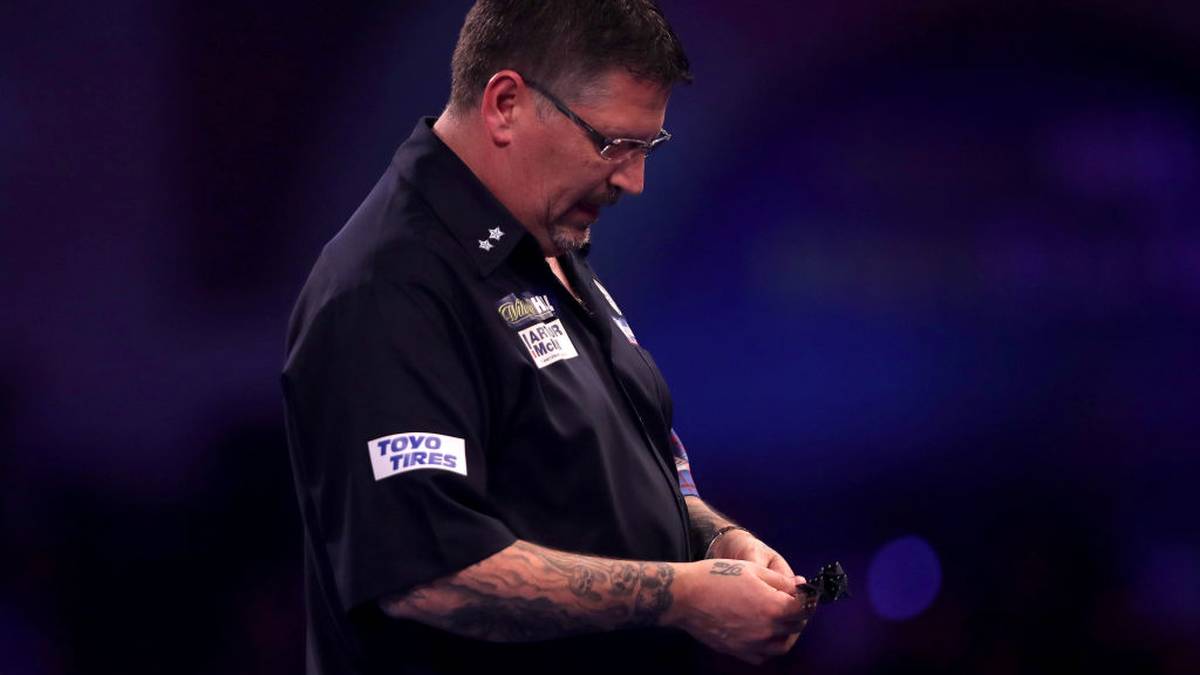 GARY ANDERSON: Gab zuletzt mit einem 71er-Average bei den World Series Finals Rätsel auf. Marijanovic meint: "Ich mache mir keine Sorgen um Anderson. Ich mache mir nur Sorgen, dass es bei ihm bald im Kopf heißt: 'Ich mache Schluss'." Training genießt beim Schotten nicht mehr die höchste Priorität. Der Grand Slam wird Aufschluss über seine Form geben