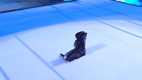 Nach seinem Nahtoderlebnis wegen Herzproblemen eröffnet WWE-Vorstand Triple H den zweiten WrestleMania-Abend - und beschließt seine aktive Karriere mit einer symbolischen Geste.