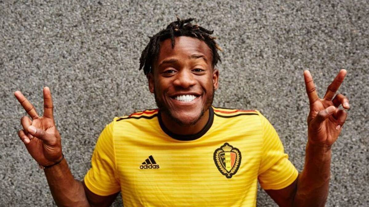 Gelb mag er ja! Der zuletzt von Chelsea an den BVB ausgeliehene Michy Batshuayi präsentiert das Auswärtstrikot