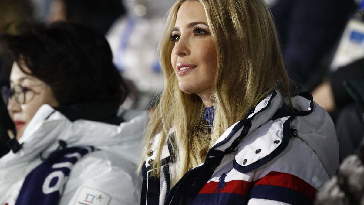 Die Tochter von US-Präsident Donald Trump hat vorher bereits im amerikanischen Haus vorbei geschaut. Im Stadion sieht die 36-Jährige vor allem bei einer Gruppe ausgelassene Freude...