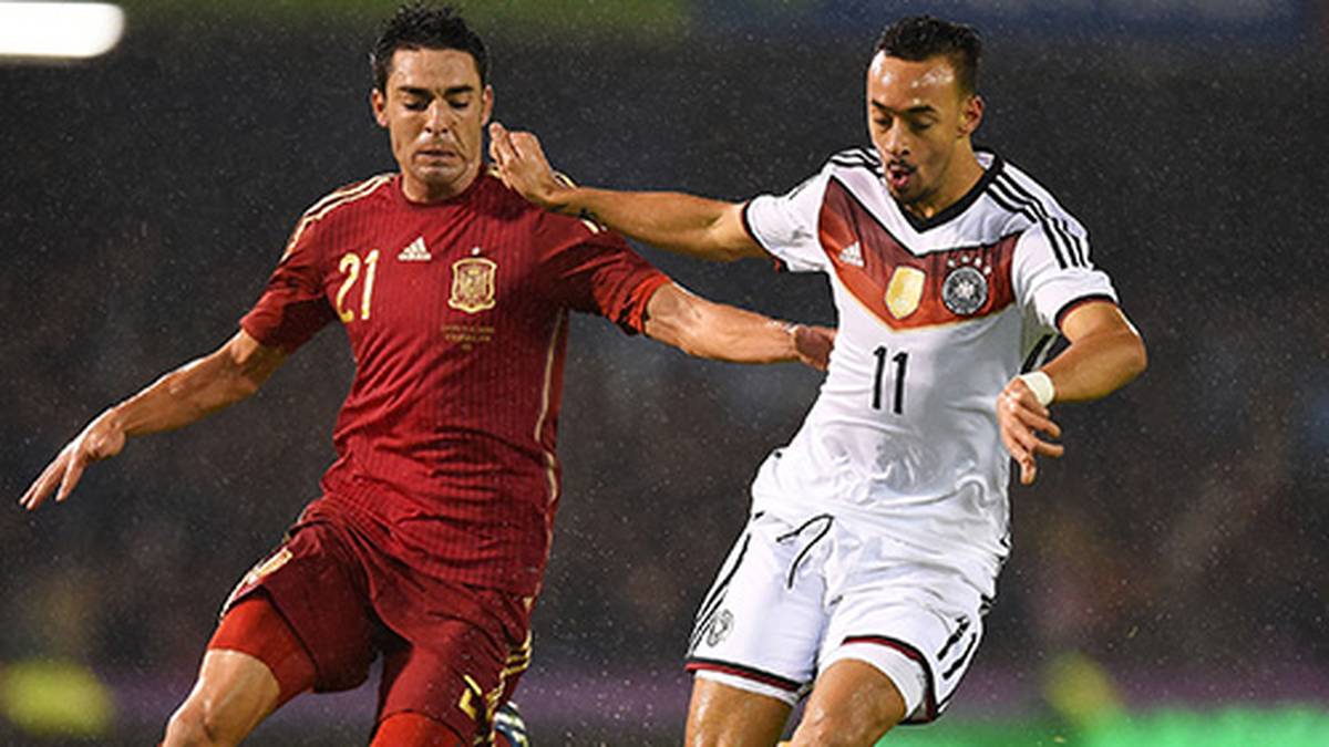 KARIM BELLARABI: Der Leverkusener kam früh für den verletzten Müller in die Partie und sorgte mit seinen Tempodribblings und Pässen für viel Schwung. In dieser Form dürfte Bellarabi auch im nächsten Jahr gute Chancen im DFB-Team haben. SPORT1-Note: 2,5 