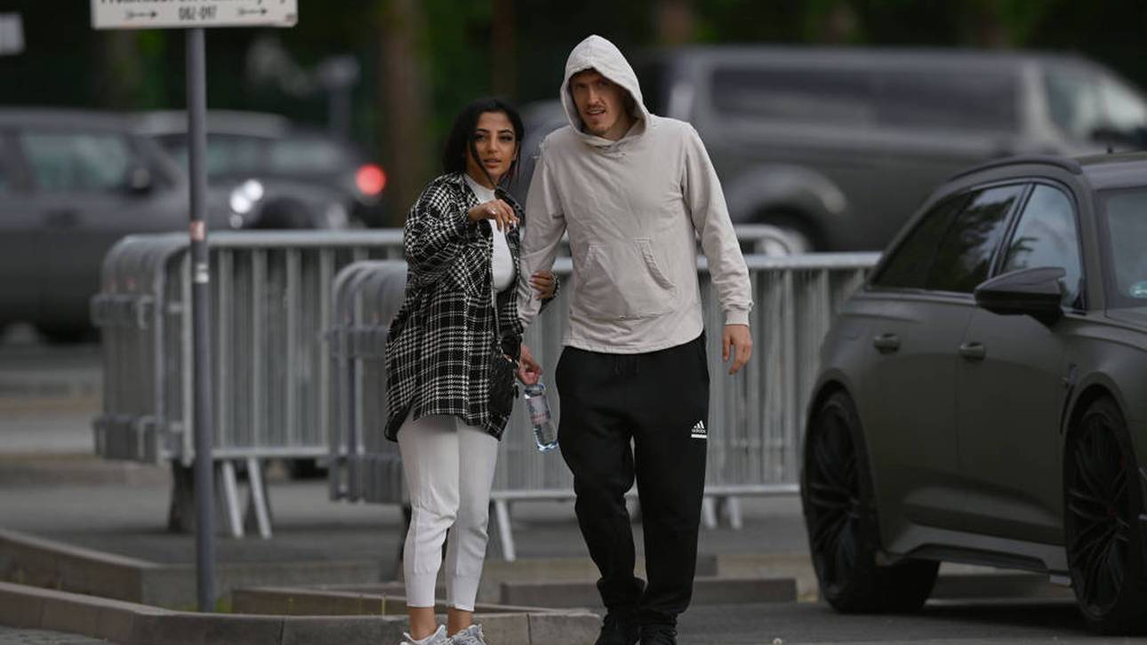 Dilara und Max Kruse sind nach einer Polizeikontrolle verärgert