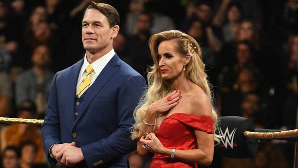 Dana Warrior zusammen mit John Cena bei der WWE-Hall-of-Fame-Zeremonie 2019