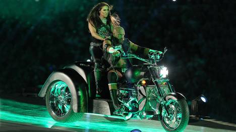 Stephanie McMahon und Triple H bei ihrem WrestleMania-Einzug 2017