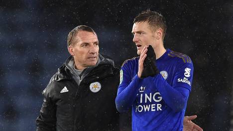 Leicester City's Northern Irish manager Brendan Rodgers (L) and Leicester City's English striker Jamie Vardy chat at the final whistle during the English League Cup semi-final first leg football match between Leicester City and Aston Villa at King Power Stadium in Leicester, central England on January 8, 2020. (Photo by Oli SCARFF / AFP) / RESTRICTED TO EDITORIAL USE. No use with unauthorized audio, video, data, fixture lists, club/league logos or 'live' services. Online in-match use limited to 75 images, no video emulation. No use in betting, games or single club/league/player publications. /  (Photo by OLI SCARFF/AFP via Getty Images)