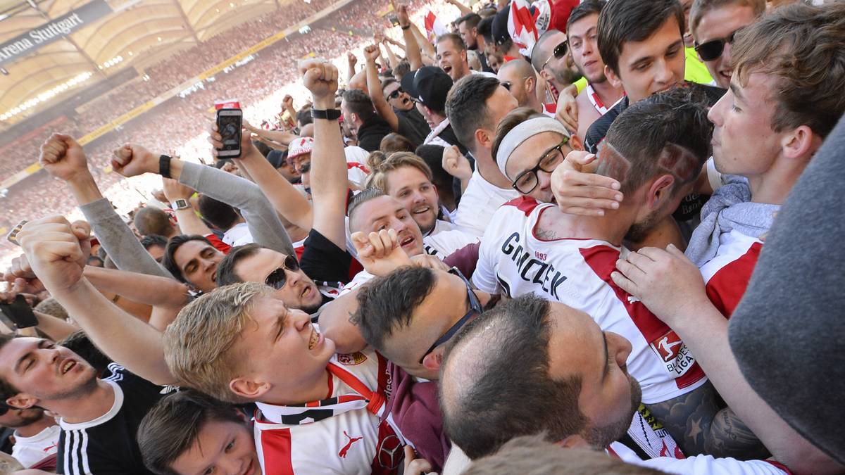 PLATZ 4 - VFB STUTTGART: Die Euphorie beim Aufsteiger ist grenzenlos. So ist es kein Wunder, dass ein neuer Dauerkartenrekord aufgestellt wird. 31.500 Menschen holen sich eine Dauerkarte beim Aufsteiger