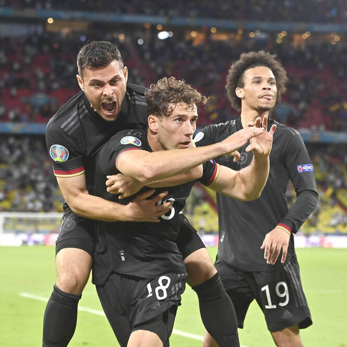 Таблица чемпионата европы 2022. Мяч евро 2008 синий. Das em. Гандбол чемпионат европы таблица. Das em.