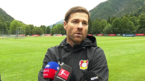 Xabi Alonso bereitet sich mit seiner zum Teil neu bestückten Mannschaft auf die kommende Saison vor. Mit ambitionierten Zielen im Rücken gibt er sich optimistisch.