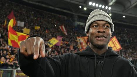 Nach seinem Zusammenbruch im Liga-Spiel gegen Udine gibt es gute Neuigkeiten von Evan Ndicka. Die Untersuchungen beim Roma-Spieler sind abgeschlossen.