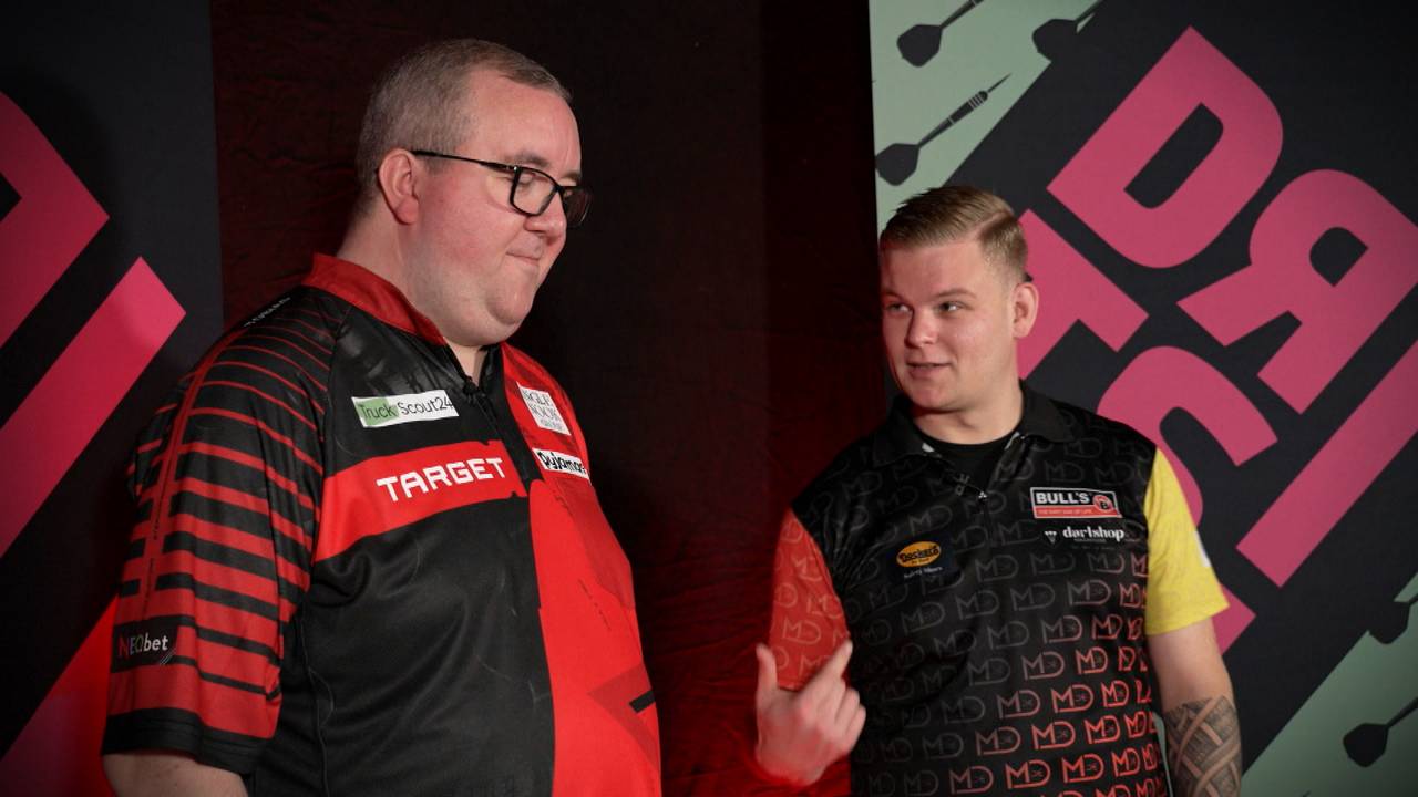 Kroko-Duell vor der Darts-WM: De Decker dreht Kroko-Duell gegen Bunting