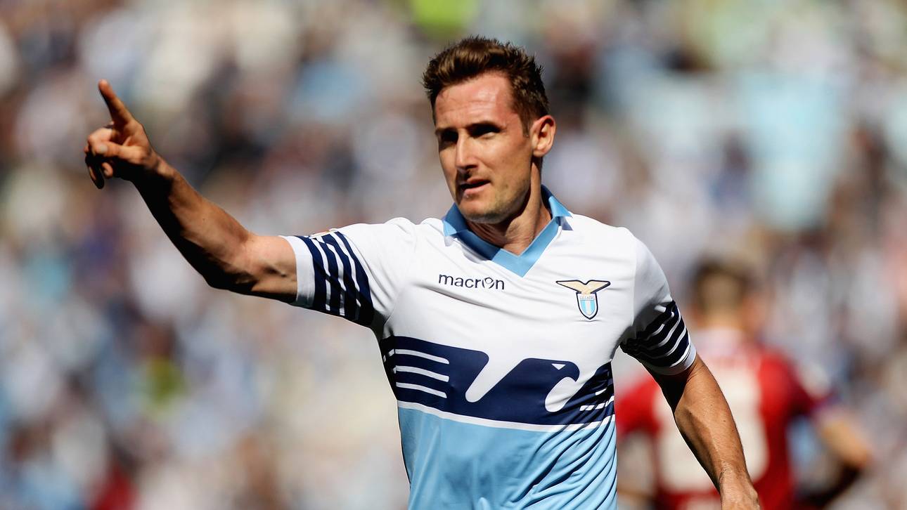 Klose trifft – Klatsche für Gomez