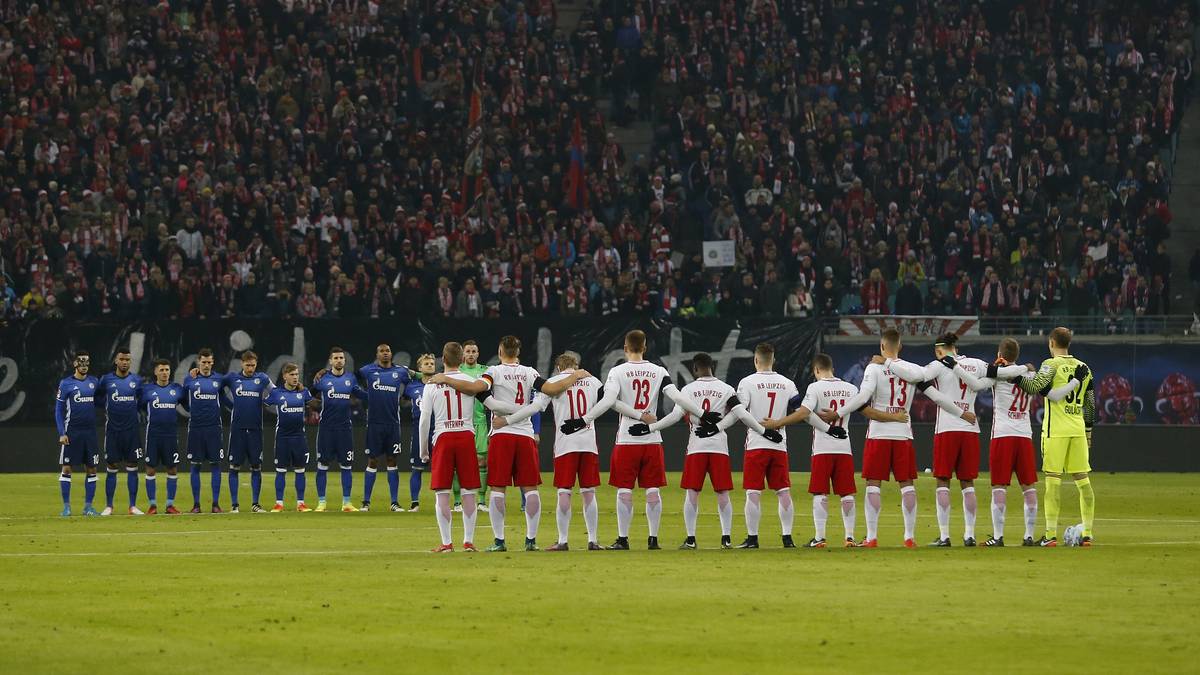 Vor dem Spiel wird auch in Leipzig eine Gedenkminute für die Opfer des Flugzeugabsturzes in Kolumbien abgehalten