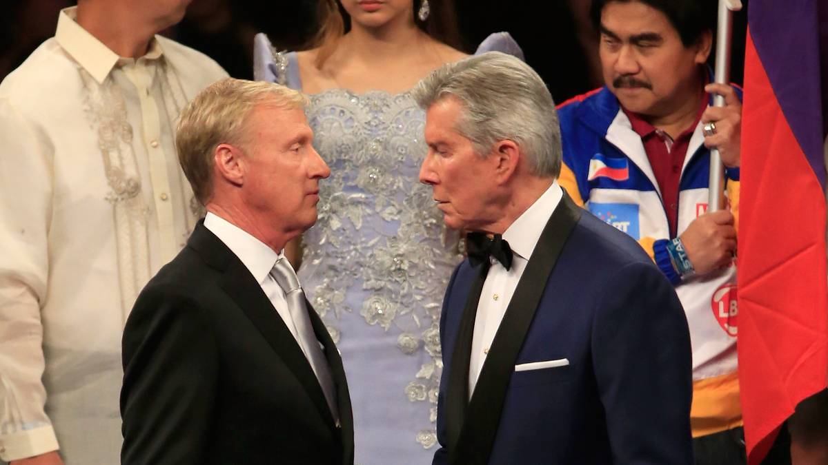 Für einen besonderen Kampf braucht es auch mal zwei Ringsprecher: Jimmy Lennon Jr. (l.) für den Sender Showtime, Michael Buffer für HBO