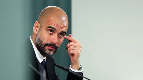 Pep Guardiola auf einer Pressekonferenz