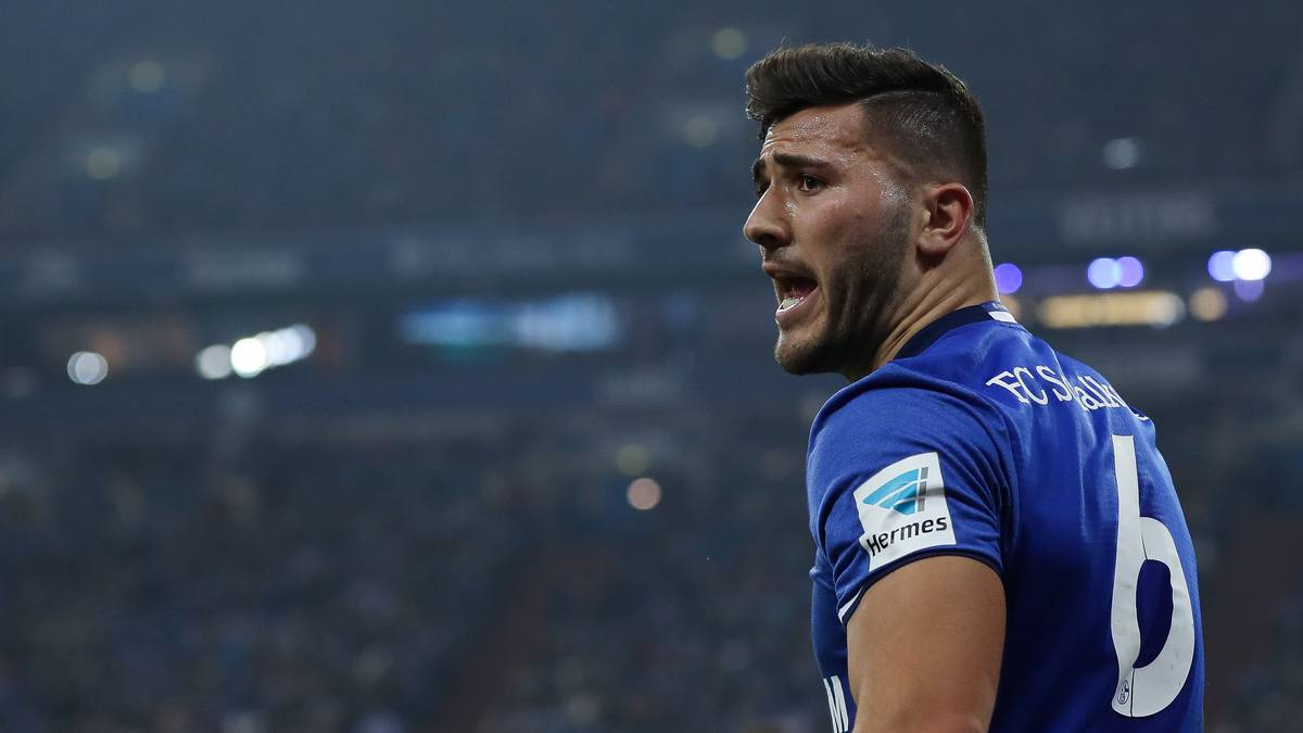 SEAD KOLASINAC: Der Bosnier könnte laut englischen Medien noch am Dienstag bei den Blues unterschreiben. Laut "Sport Bild" haben die Königsblauen Chelsea aber bereits eine Absage erteilt. Kolasinac' Vertrag läuft im Sommer aus