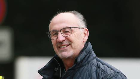 Der Vertragspoker um Youssoufa Moukoko zieht sich wie Kaugummi. Jetzt schaltet sich auch Jürgen Kohler ein. Die BVB-Legende fordert ein höheres Maß an Respekt von Seiten des Stürmers.