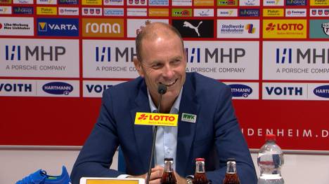Jess Thorup bestreitet gegen Heidenheim sein erstes Spiel als Augsburg-Trainer. Für Aufsehen sorgt neben dem FCA-Sieg auch das Outfit des Coaches. 