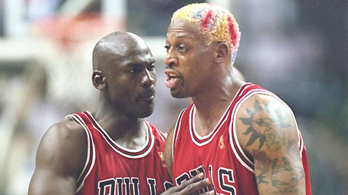 Sein alter Feind Dennis Rodman (r.) wechselt zur neuen Saison nach Chicago und sorgt für die nötigen Rebounds.