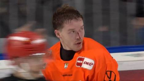 Zwischen den Adler Mannheim und Grizzlys Wolfsburg geht es hart zur Sache. 