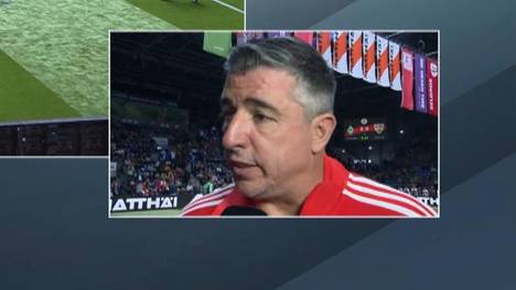 Bayern-Legende Roy Makaay spricht im Interview über Franz Beckenbauer und erzählt eine Anekdote.