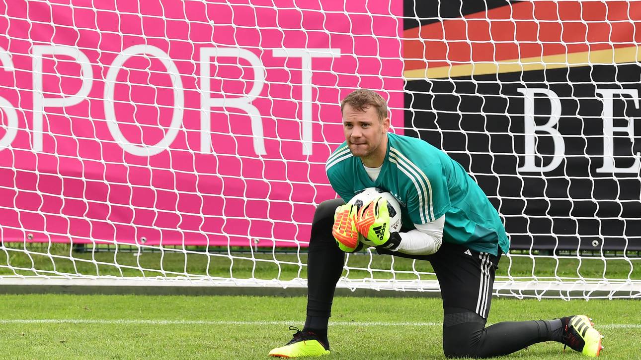 Neuer bei Werbedreh im WM-Trikot