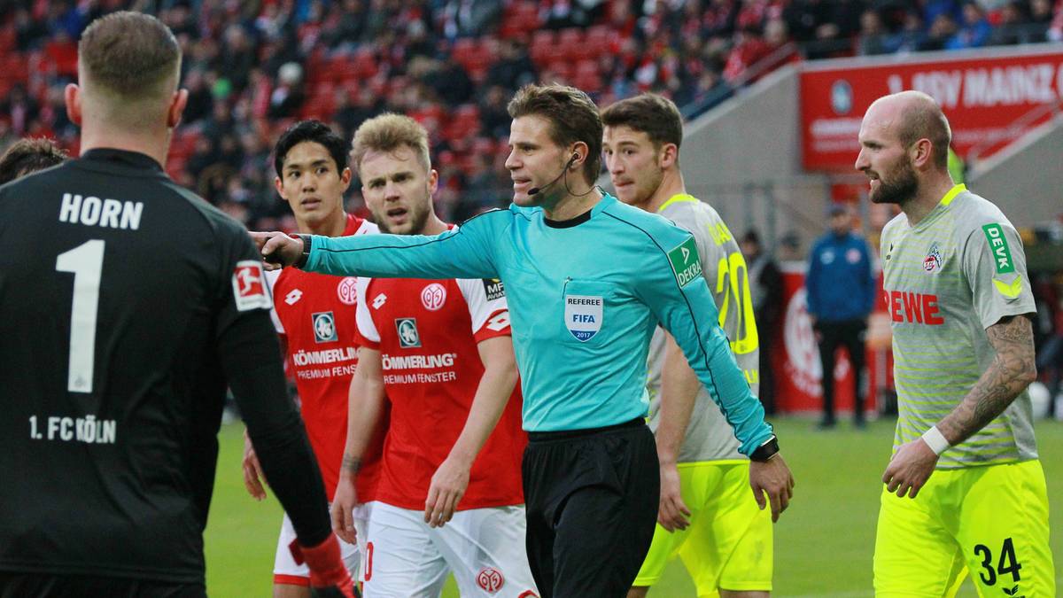 Der verhängnisvolle Elfmeterpfiff von Felix Brych gegen den 1. FC Köln und die falsche Empfehlung seines Video-Assistenten haben nicht zum ersten Mal für Wirbel um den Videobeweis gesorgt. SPORT1 hat die größten Aufreger und schlimmsten Fehlentscheidungen gesammelt