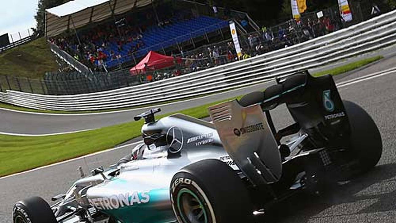 Hamilton legt vor, Vettel erneut im Pech