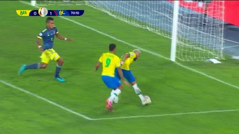 In einer hitzigen Partie macht der fünfmalige Weltmeister Brasilien bei der Copa América den Gruppensieg gegen Kolumbien in der zehnten Minute der Nachspielzeit klar.