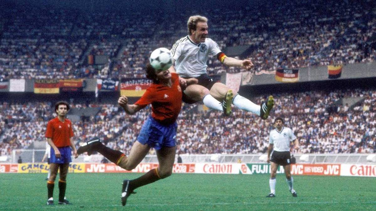 Bei der EM 1984 kam der "Tango Mundial" zum Einsatz. Nachdem 1982 bei der WM in Spanien letztmals ein Ball aus echtem Leder verwendet worden war, wartete dieser Ball mit einem neuartigen Material und einem ausgeklügelten Schichtaufbau auf, was ein ganz neues Ballgefühl erzeugte.