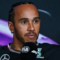 Lewis Hamilton ist davon überzeugt, dass der bevorstehende Abgang des Stardesigners Adrian Newey Red Bull nicht entscheidend schwächen wird.