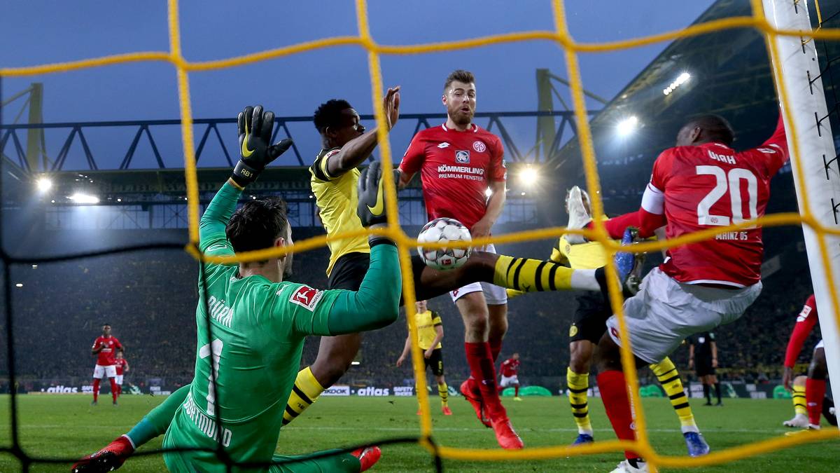 In welche Arena im europäischen Fußball im Schnitt die meisten Zuschauer kommen, hat "FourFourTwo" jetzt ermittelt. SPORT1 zeigt die Top 25