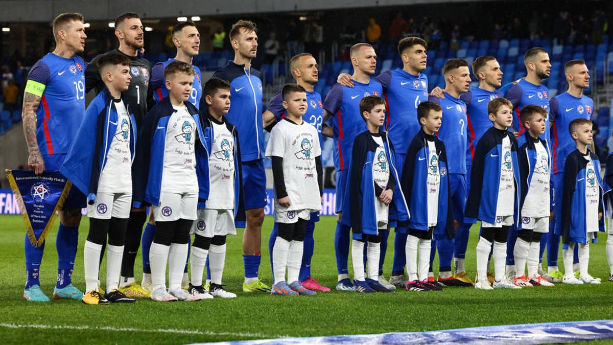 Slowakei (?) - Ausrüster: Nike - Die EM-Trikots sind zum jetzigen Zeitpunkt noch unbekannt.